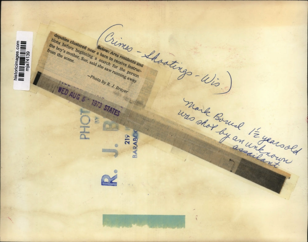 1973 Press Photo Area Residents and Deputies Receiving Instructions for Search