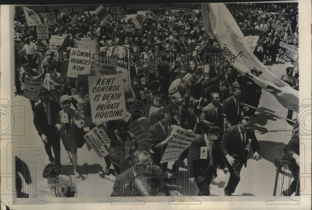 1967 Press Photo Landlords Picket on New York City Hall After Prolonged Strike- Historic Images