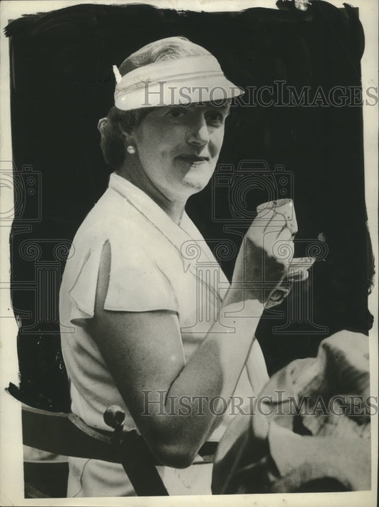 1934 Press Photo Winston Churchill's Wife Sipping Tea at Tennis Tournament