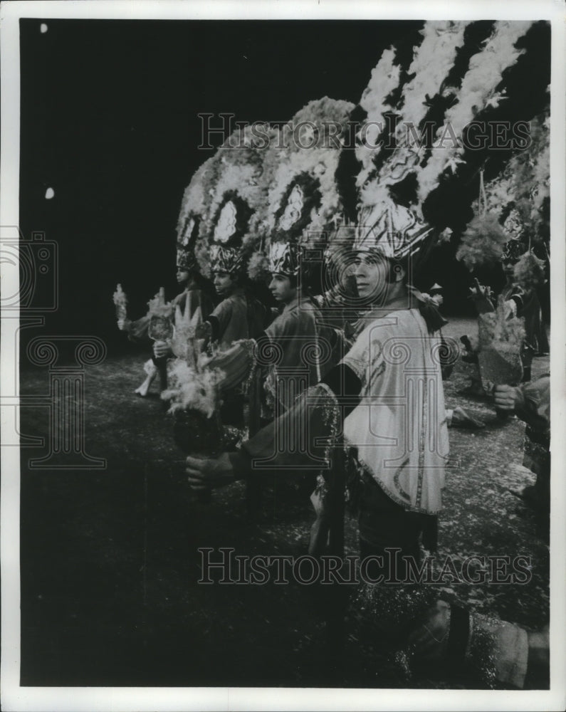 1970 Press Photo Jose Santacruz leads the Male Ensemble in Ballet Folklorico- Historic Images