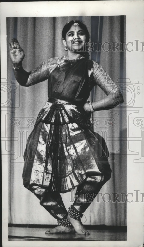 1968 Press Photo Miss Jayalakshmi Ayengar danced at a program celebrating Diwali- Historic Images