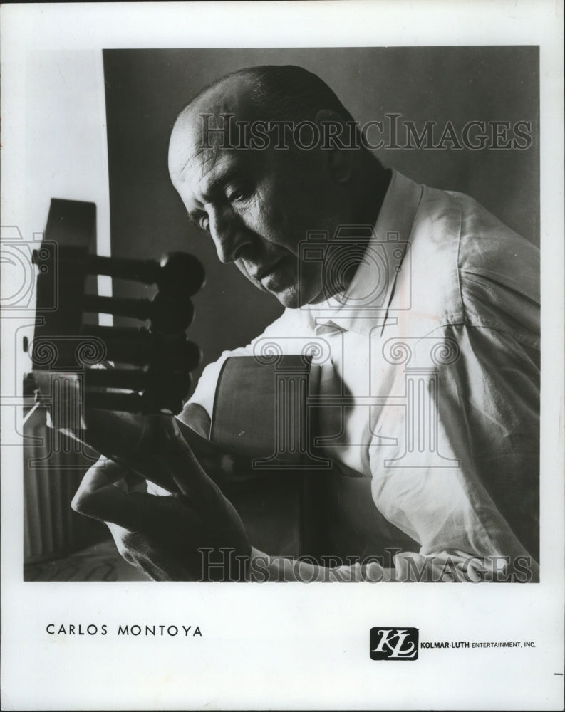 1979 Press Photo 74 year old flamenco guitarist Carlos Montoya playing guitar- Historic Images