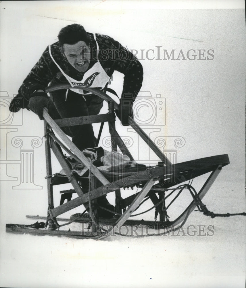 1976 Press Photo Byron James closed in on the finish line in the Class B race- Historic Images