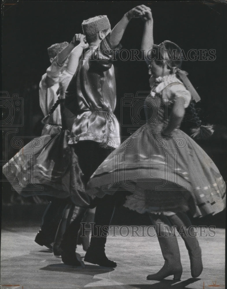 1959 Press Photo Russian Dancers at holiday folk fair at Auditorium-Arena- Historic Images