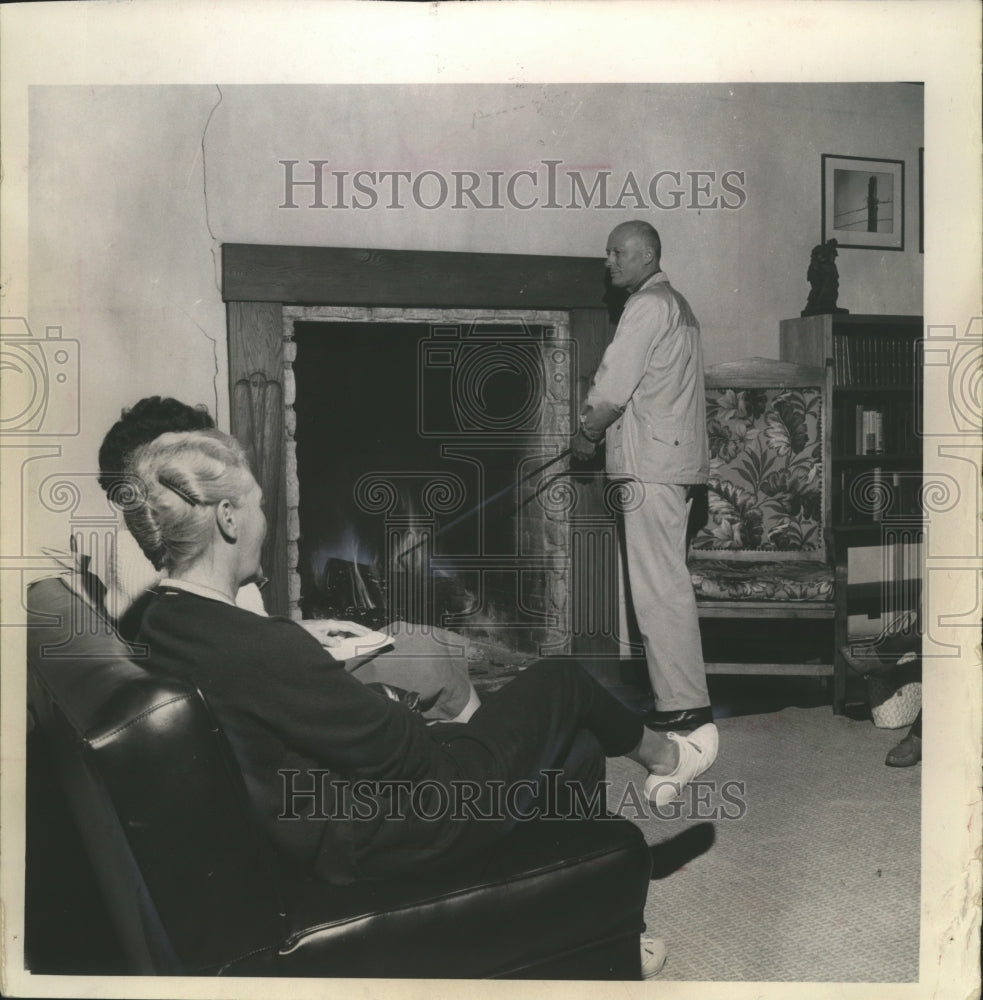 1968 Press Photo Students at The Clearing Talks With Art Peers- Historic Images