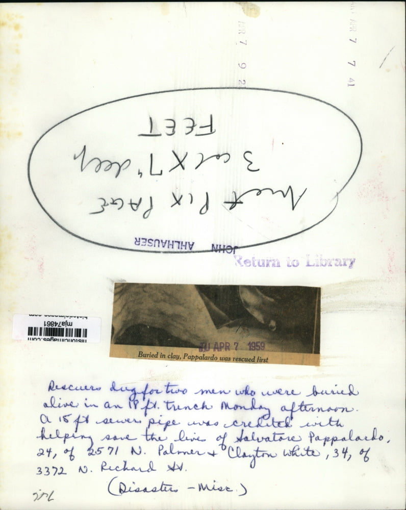 1959 Press Photo Rescuers dug for men who were buried alive in 18 foot trench