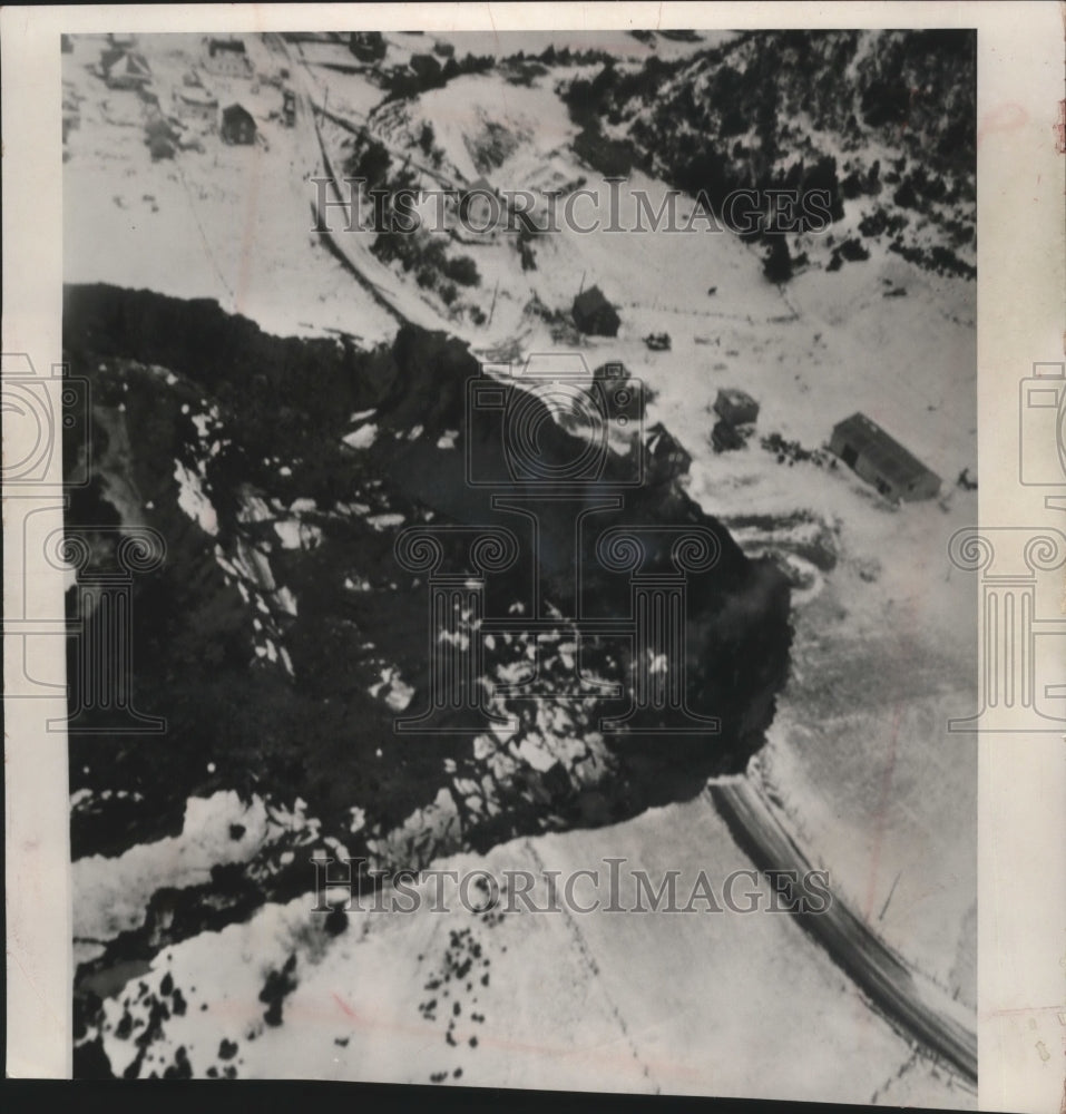 1963 Press Photo Earth slide causes crater at St. Joachim de Tourelle, Quebec- Historic Images