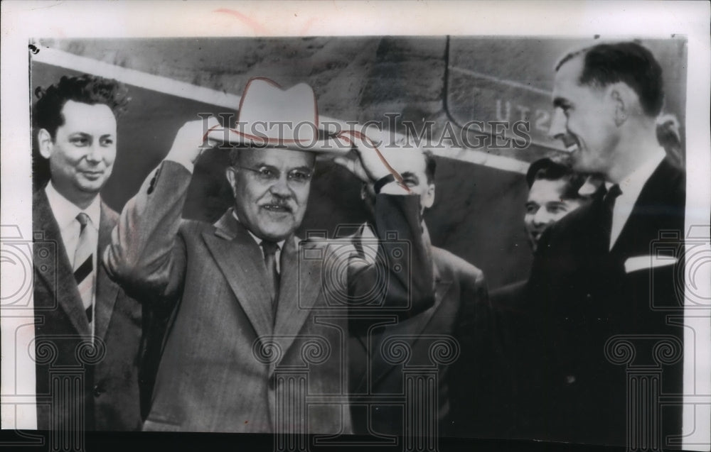 1956 Press Photo The Soviet Foreign Minister V.M. Molotov and his cowboy hat - Historic Images