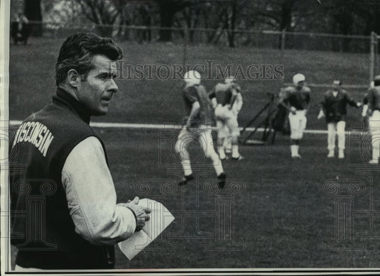 1969 Press Photo Wisconsin Football John Coatta & Badgers Team Members- Historic Images