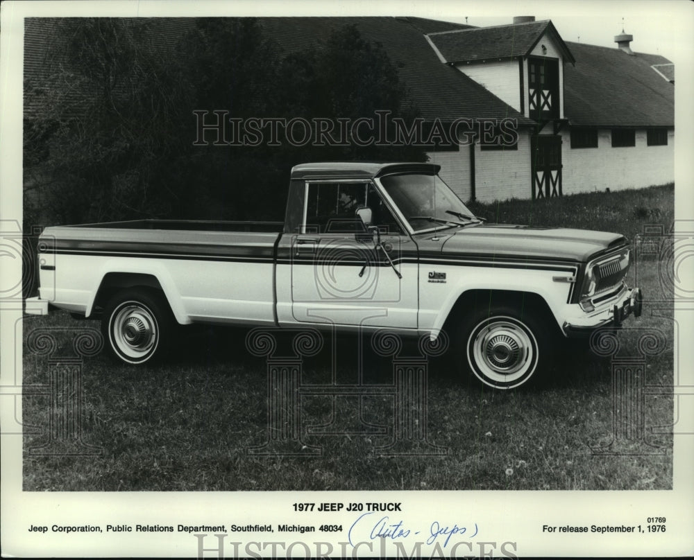 1976 Press Photo 1977 Jeep J20 Truck - mja75368