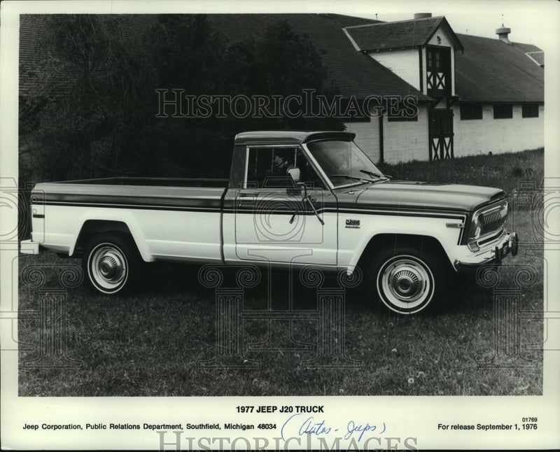 Load image into Gallery viewer, 1976 Press Photo 1977 Jeep J20 Truck - mja75368
