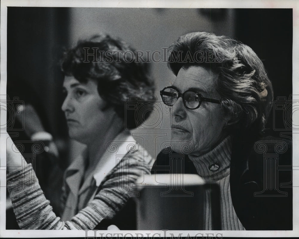 1976 Press Photo Kathryn Clarenbach, Chairman of the Governor&#39;s Commission- Historic Images