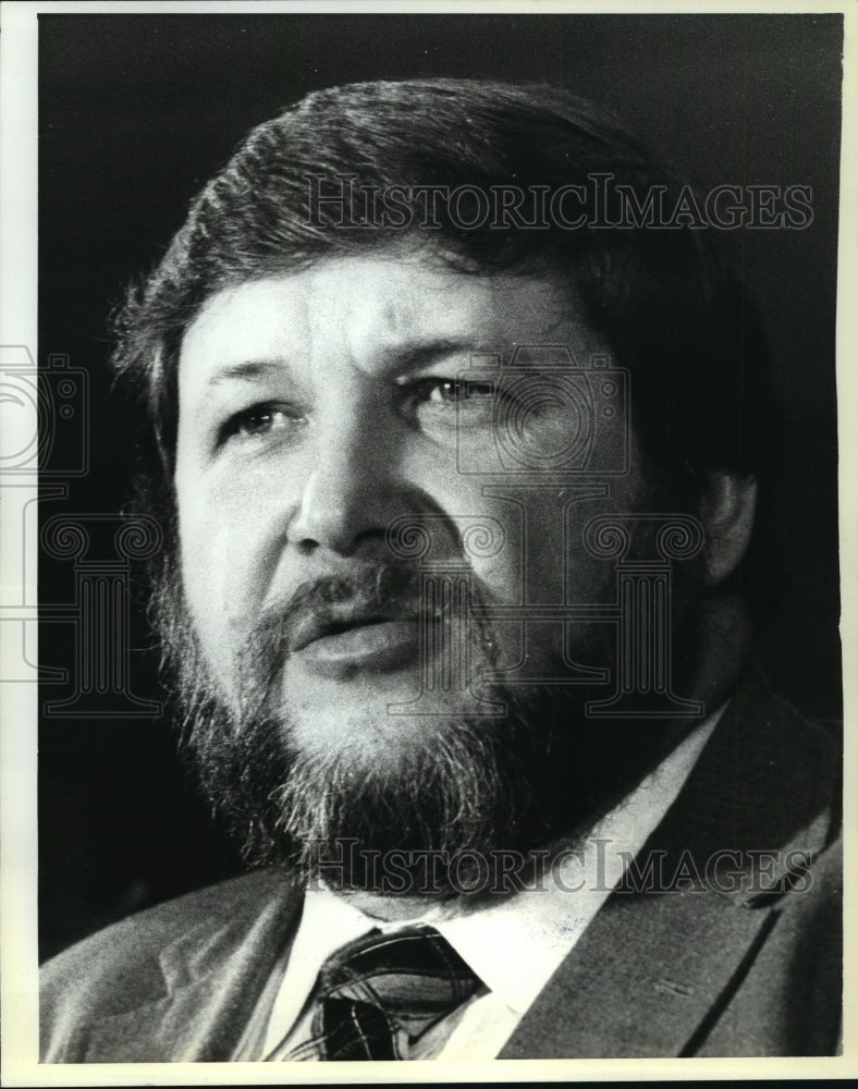 1981 Press Photo Sam M. Church Jr. UMW President approves a contract settlement- Historic Images