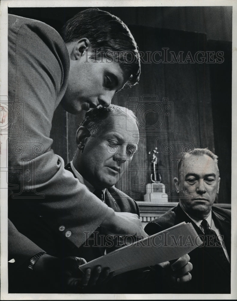 1968 Press Photo Tom Collins, Bill Horsch plan &quot;Milwaukee--the Big League City&quot;- Historic Images