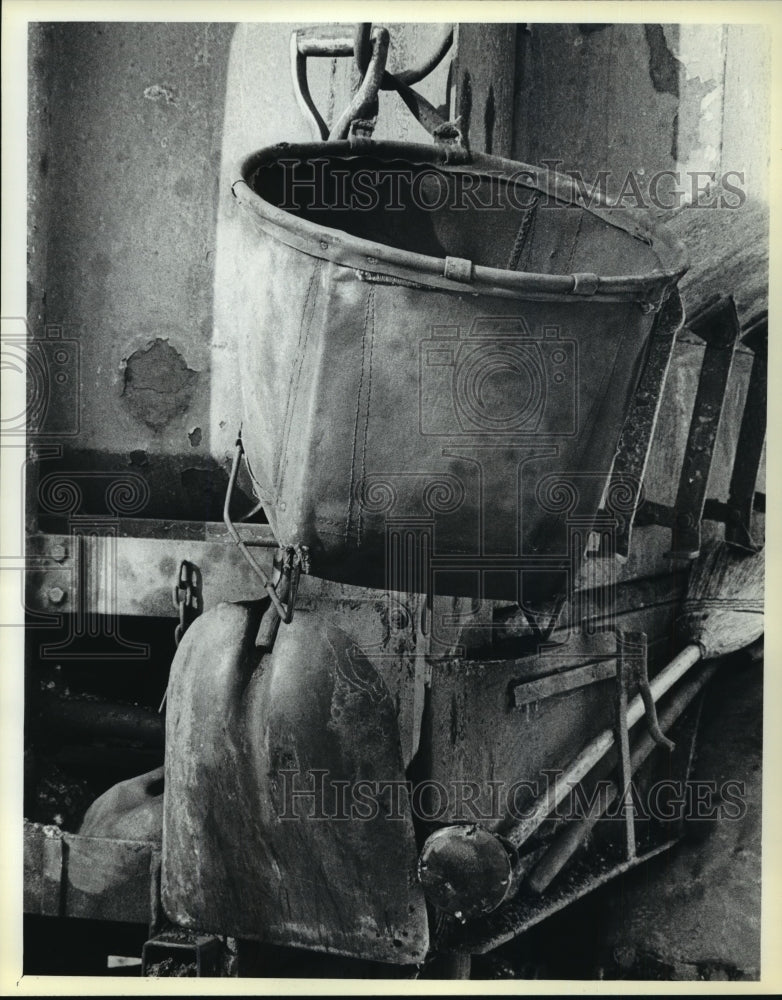 1980 Press Photo Tools of the Trade Hung from the Side of the Coal Truck- Historic Images