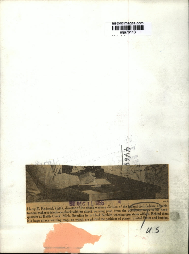 1955 Press Photo Harry E. Roderik and Clark Nesbitt check with an attack warning