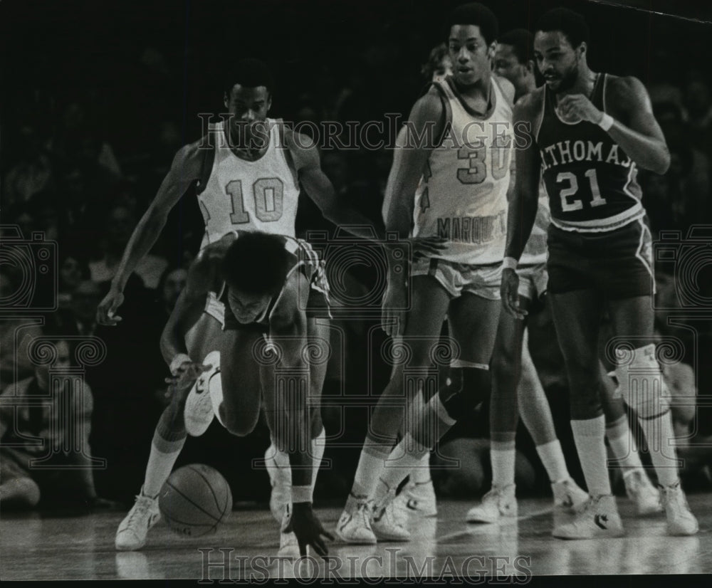 1977 Press Photo Oliver Lee Marquette University basketball player - mja76333- Historic Images