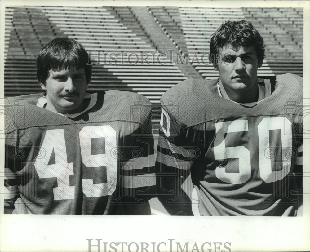 1981 Press Photo University of Wisconsin Football Player Tim Krurei on the Right- Historic Images