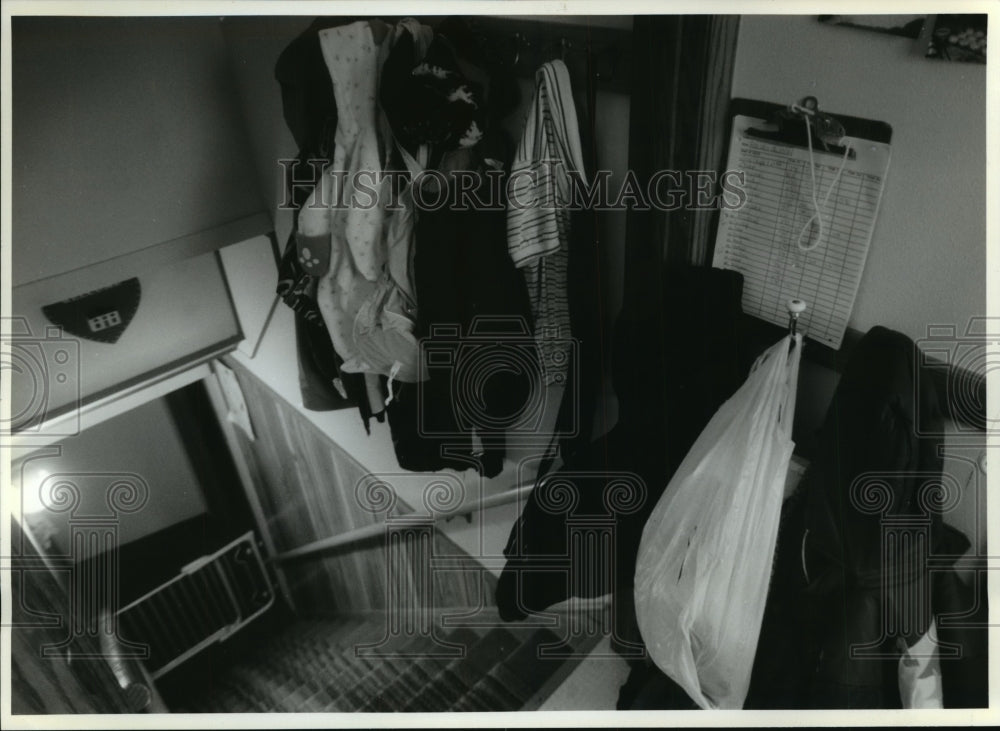 1994 Press Photo Stairway leading to Lepak&#39;s basement day care area has a gate- Historic Images