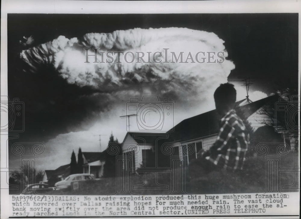 1952 Press Photo Mushroom formation hovered over Dallas raising hopes for rain- Historic Images