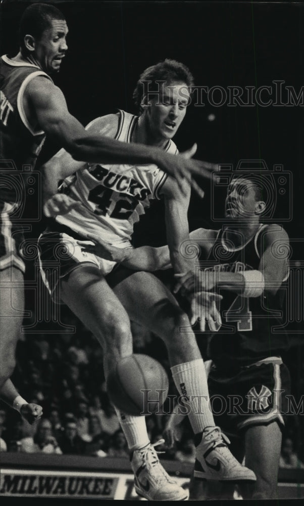 1988 Press Photo Larry Krystkowiak of the Milwaukee Bucks - mja77062- Historic Images