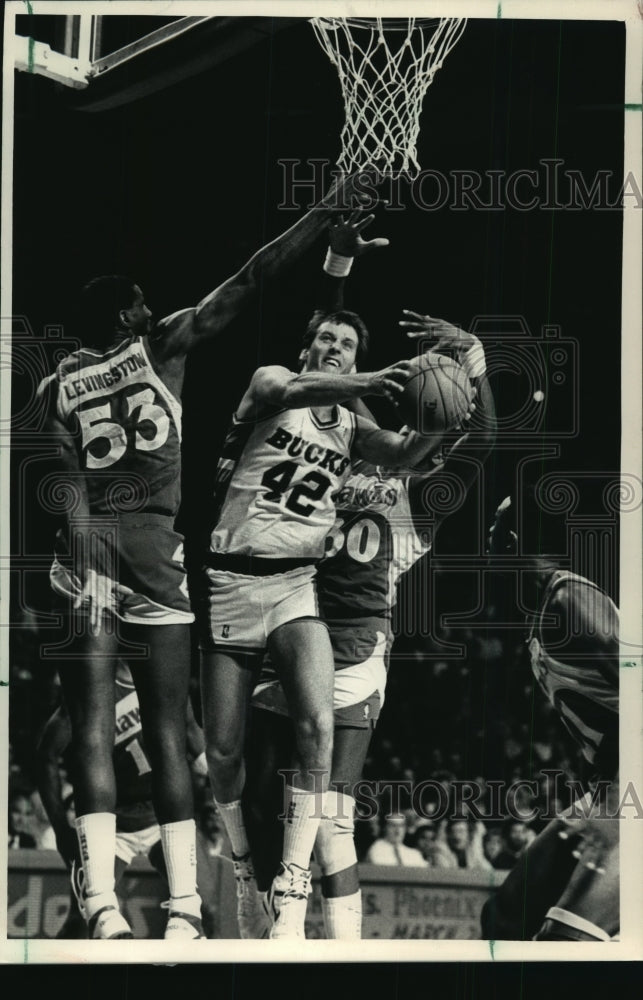 1988 Press Photo Basketball player Larry Krystkowiak of the Milwaukee Bucks- Historic Images