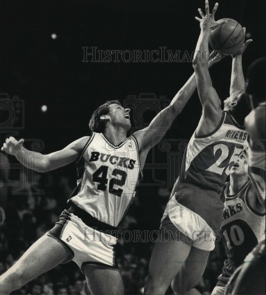 1988 Press Photo Basketball player Larry Krystkowiak of the Bucks - mja77066- Historic Images