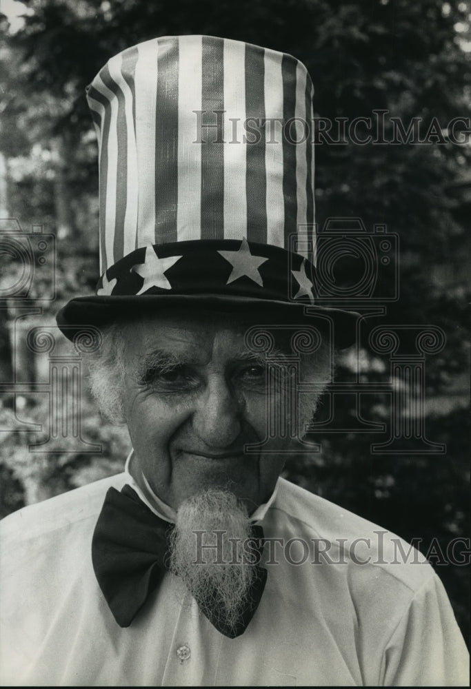 1988 Press Photo Henry Dana of Sarona Wisconsin, Age 83, Portraying Uncle Sam- Historic Images