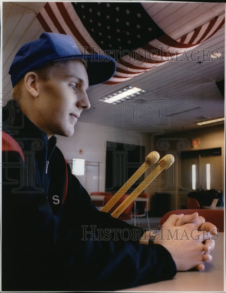 1984 Press Photo Brian Kretschmann back at Pettit National Ice Center after fall- Historic Images