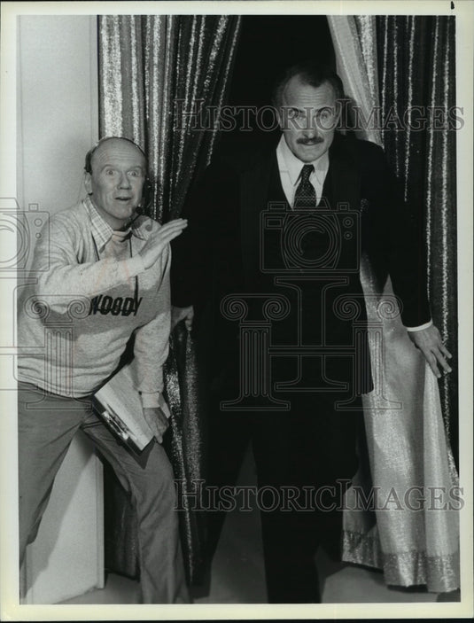 1983 Press Photo John Fiedler And Dabney Coleman In Comedy Series "Buffalo Bill"- Historic Images