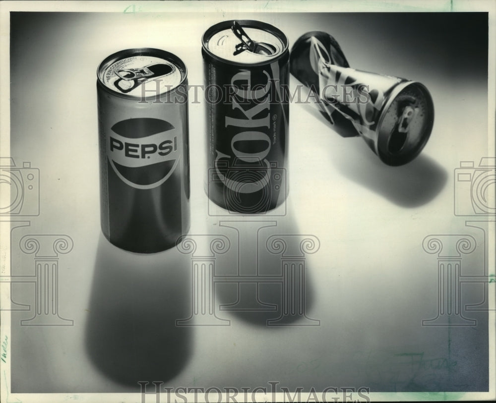 1985 Press Photo New Coke not a replacement for Old Coke - mja77846- Historic Images