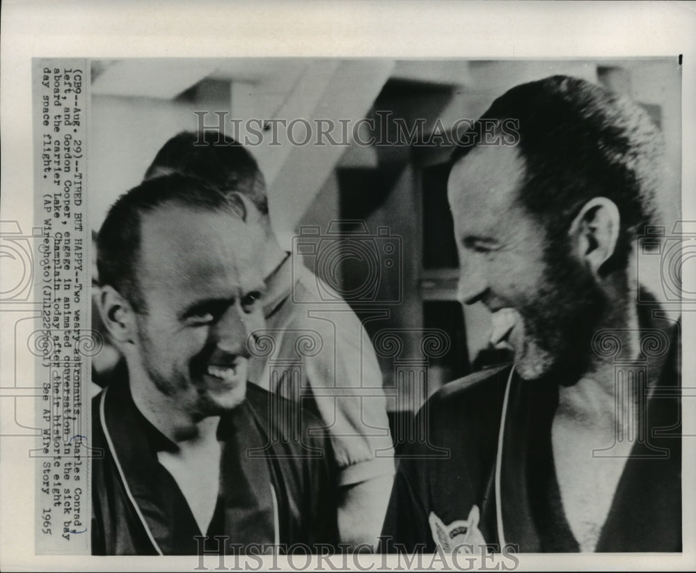 1965 Press Photo Astronauts Conrad &amp; Cooper Aboard Carrier Lake Champlain - Historic Images