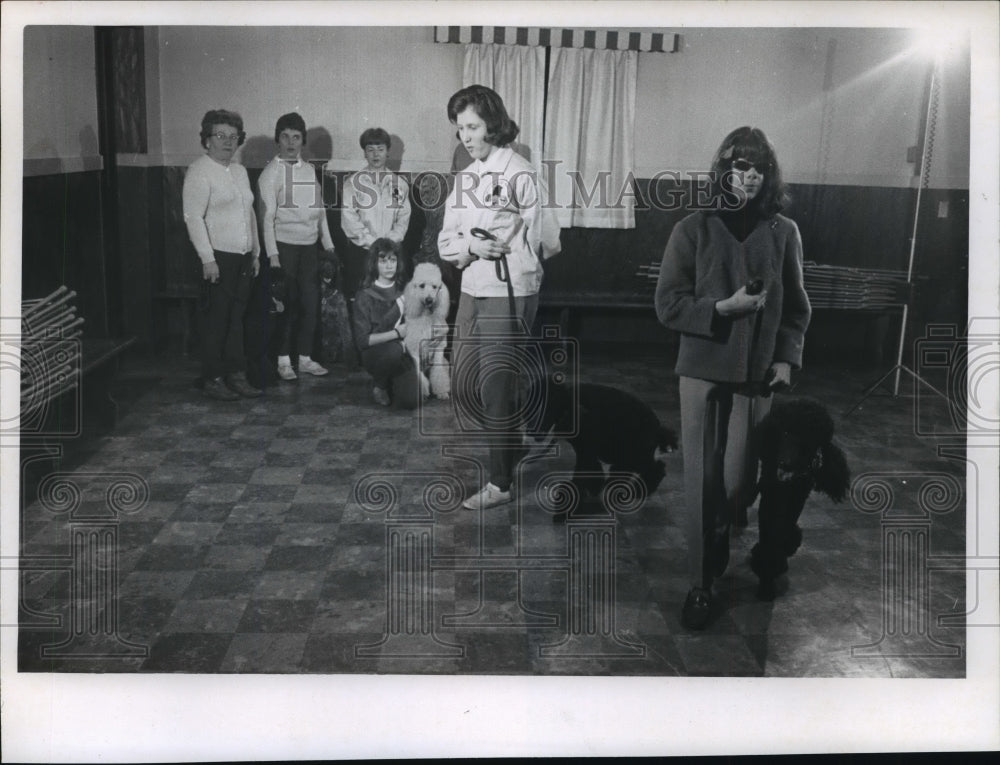 1966 Press Photo Two Blind Girls Members of the Milwaukee Poodle Club- Historic Images