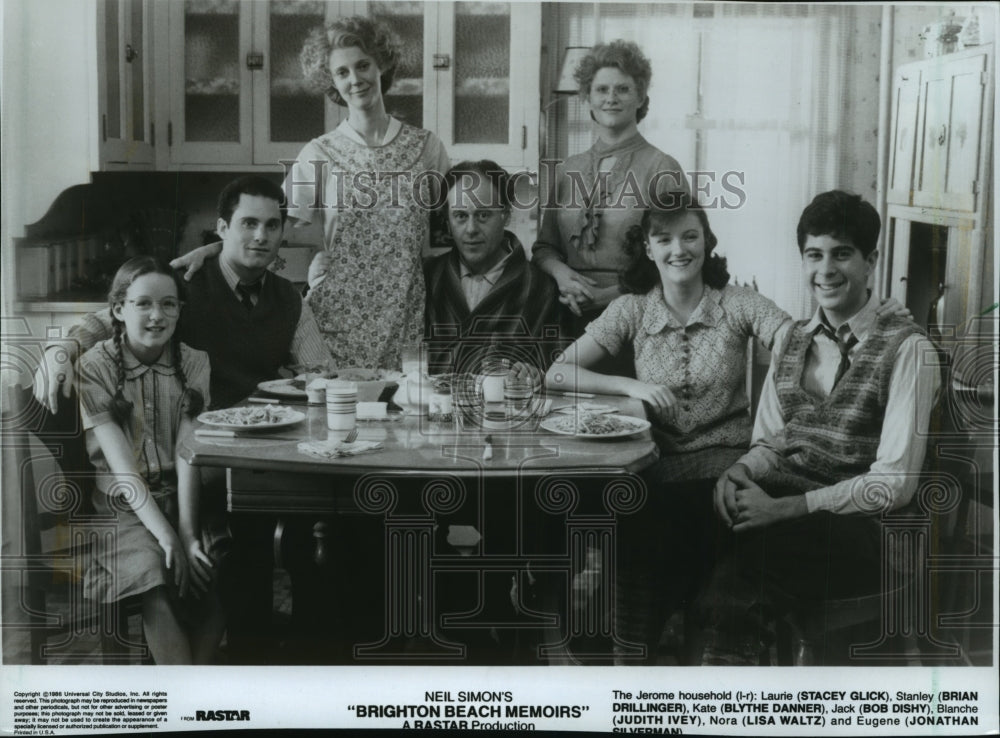 1988 Press Photo Cast Of Film Adaption Of Neil Simon's "Brighton Beach Memoirs"- Historic Images