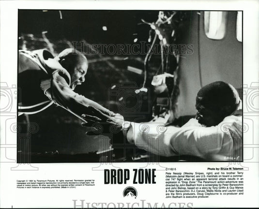 1994 Press Photo Wesley Snipes and Malcolm-Jarnal Warner in "Drop Zone" movie- Historic Images