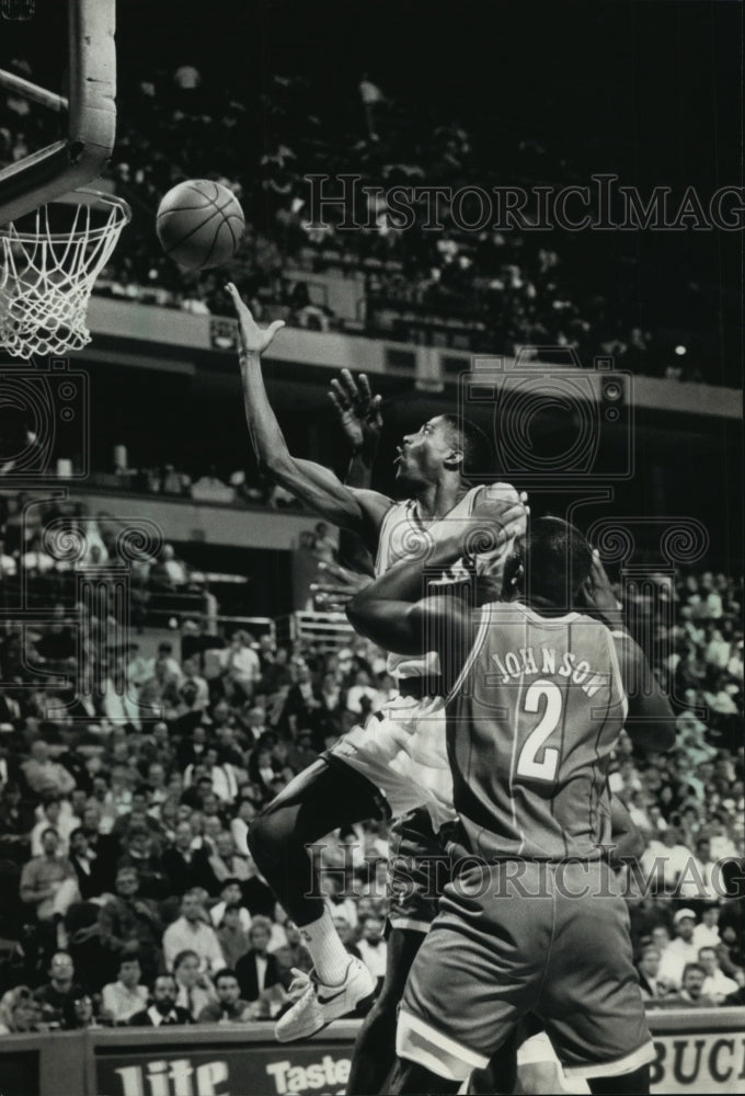 1991 Press Photo Basketball Player Lester Conner Drives to the Basket- Historic Images