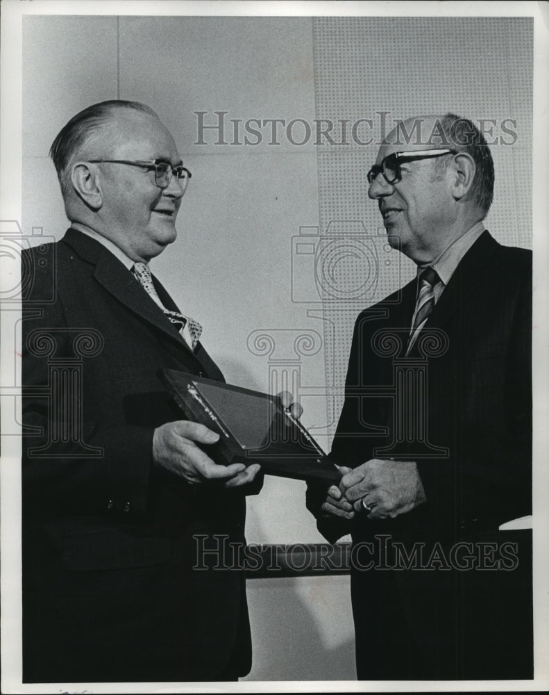 1970 Press Photo George Comte and William T. Eggers on WTMJ Radio- Historic Images