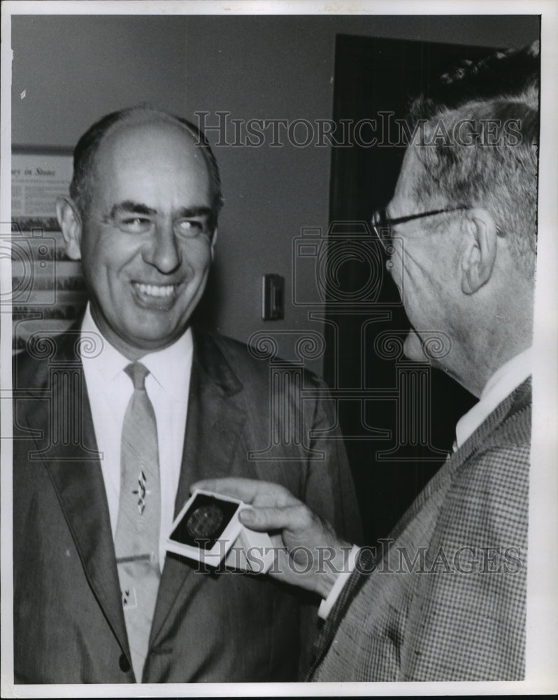 1960 Press Photo Dwane Maier presents medallion to George Comte - mja78833- Historic Images