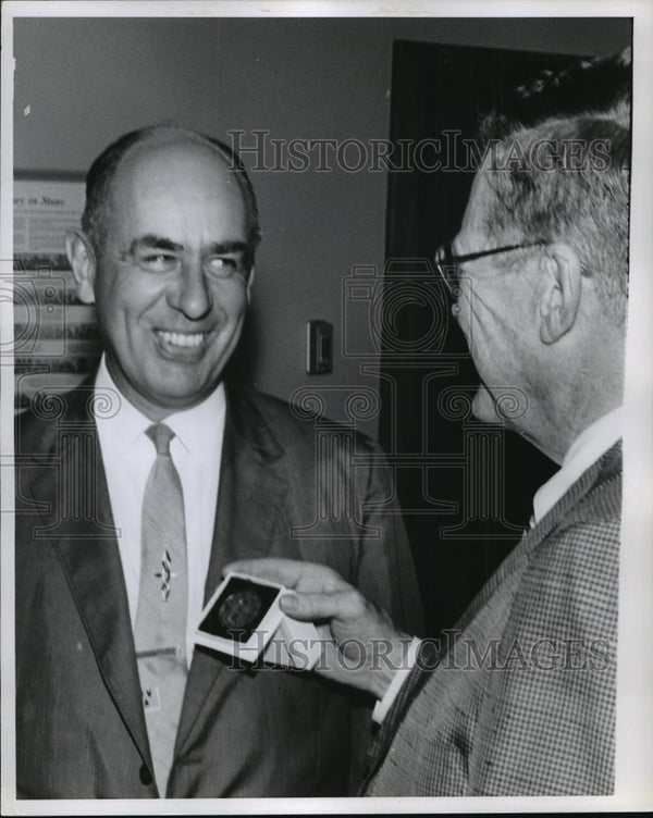 1960 Press Photo Dwane Maier presents medallion to George Comte ...