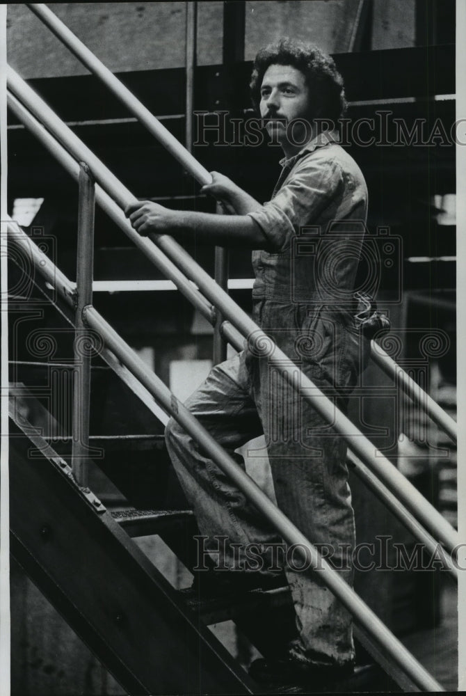  Press Photo Journal Company Pressman, David Conatty on Staircase- Historic Images