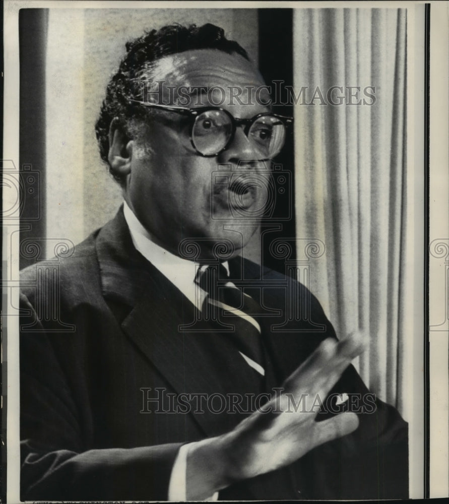 1975 Press Photo Transportation Secretary William Coleman Proposes Airplane Plan- Historic Images