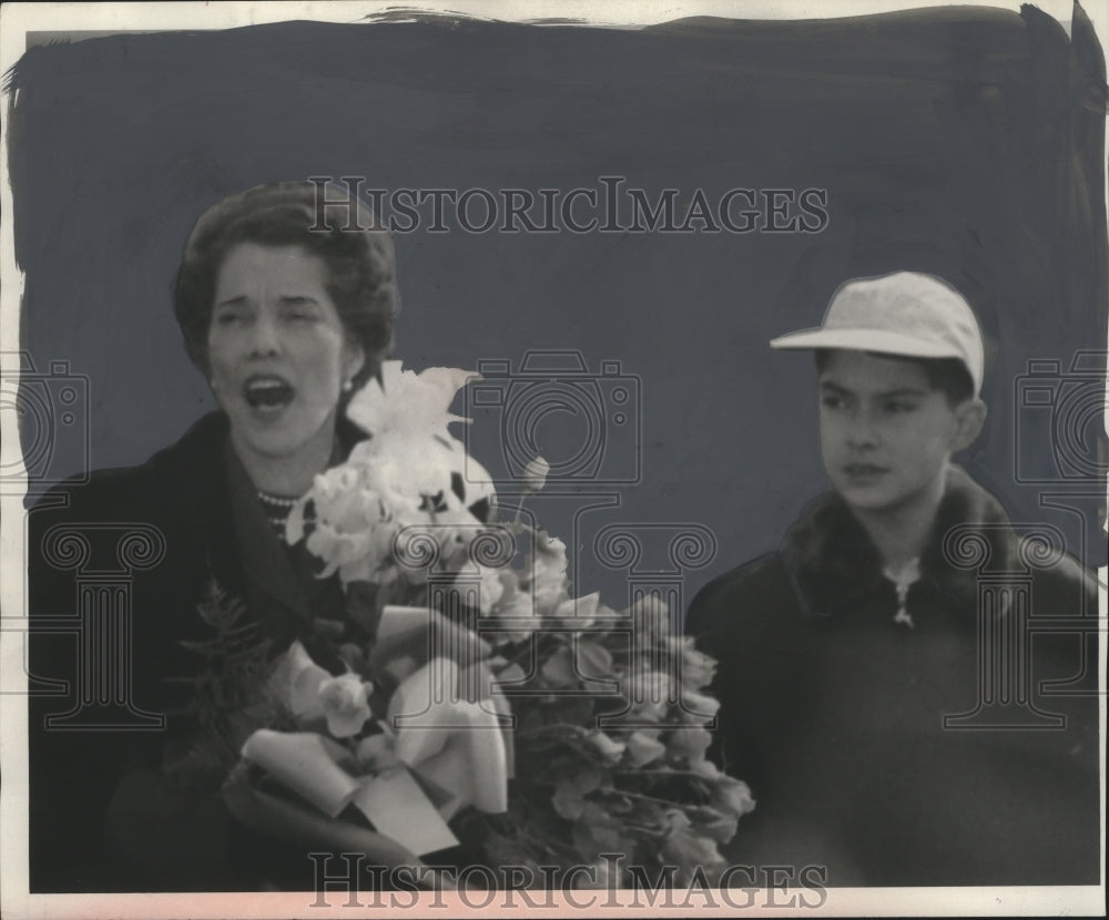 1951 Press Photo Mrs. MacArthur, with son, waves to crowd at Marquette stadium.- Historic Images