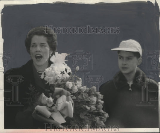 1951 Press Photo Mrs. MacArthur, with son, waves to crowd at Marquette stadium.- Historic Images