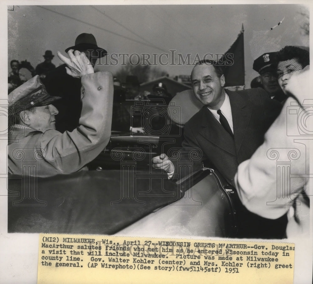 1951 Press Photo Parade- Wisconsin greets General MacArthur visit to Milwaukee- Historic Images