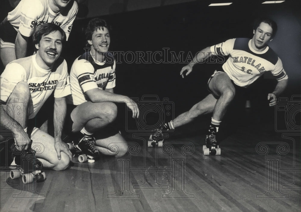 1984 Press Photo Chuck Laufer roller skates as team members watch- Historic Images