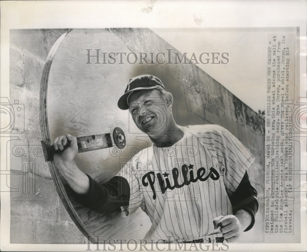 1963 Press Photo Ryne Daren Of Phillies Exercising Pitching Arm With New Gadget- Historic Images