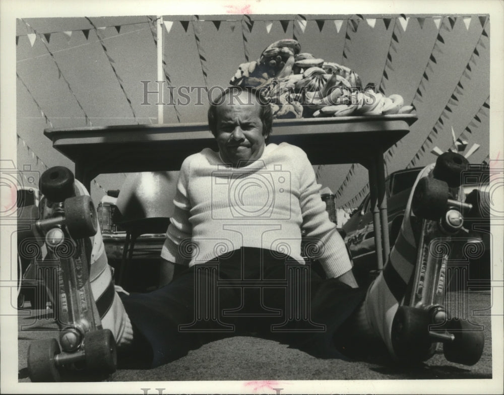 1974 Press Photo Tim Conway in Roller Skates on ABC&#39;s &quot;Roll, Freddy, Roll&quot;- Historic Images