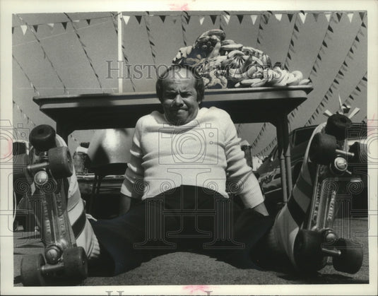 1974 Press Photo Tim Conway in Roller Skates on ABC's "Roll, Freddy, Roll"- Historic Images