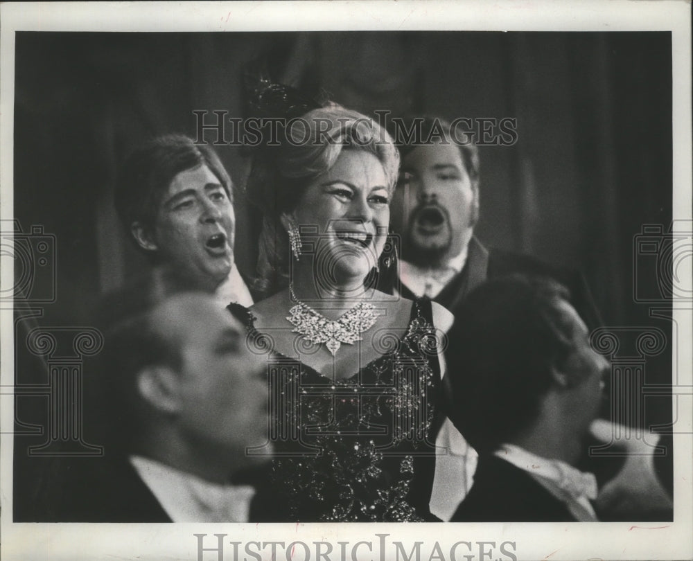 1973 Press Photo Raquel Montalvo sings in the &quot;The Merry Widow&quot;- Historic Images