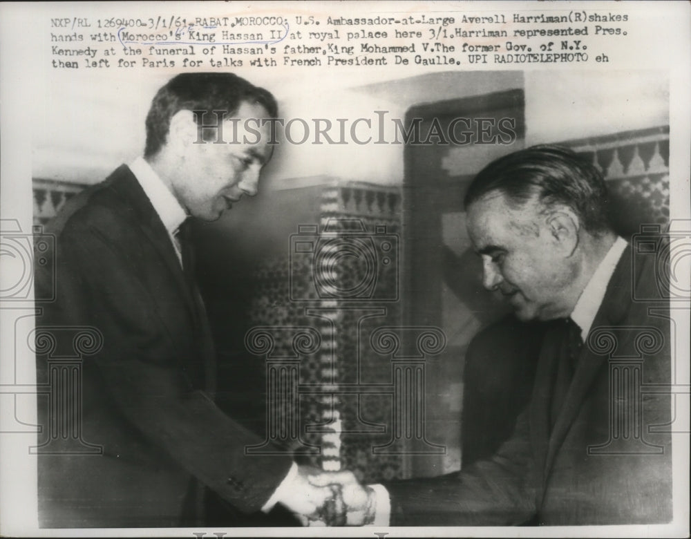 1961 Press Photo Averell Harriman shakes hands with Morocco&#39;s King Hassan II- Historic Images